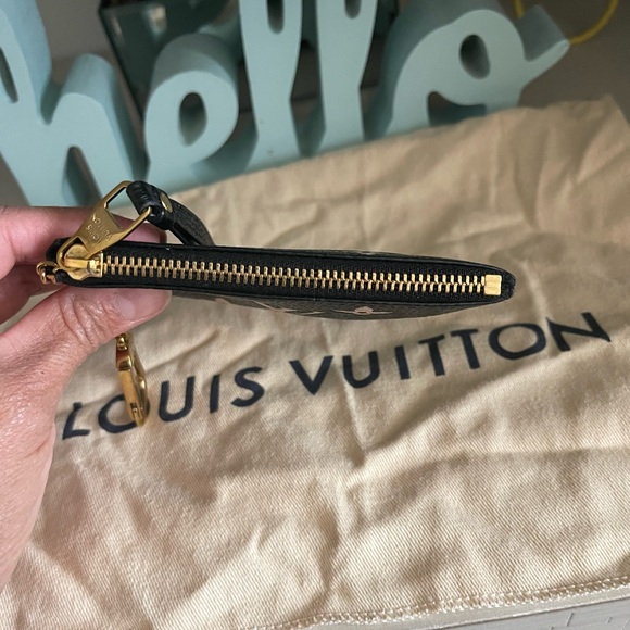 Louis Vuitton - Picture 10 of 11